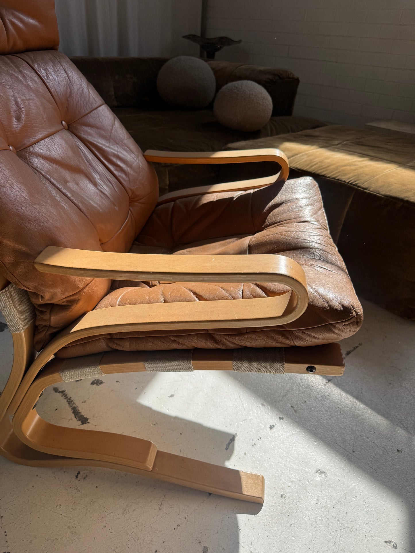 Vintage Skyline Leather Chair by Hove Mobler